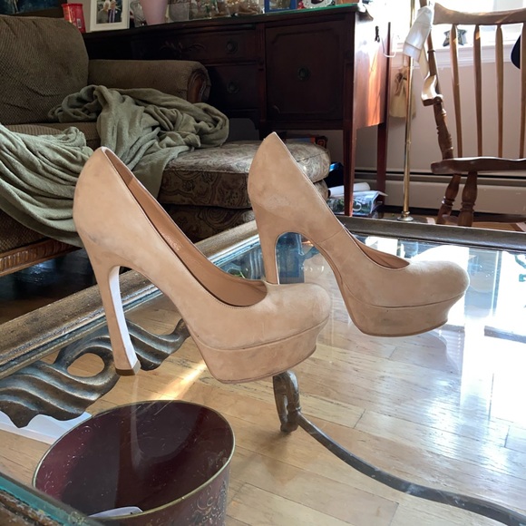 Yves Saint Laurent nude suede pump - Picture 4 of 6
